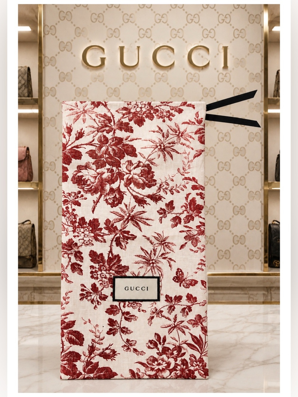 Gucci.  Set of 2 Herbarium Toile Fabric Drawstring Dust Bags. - Picture 6 of 7